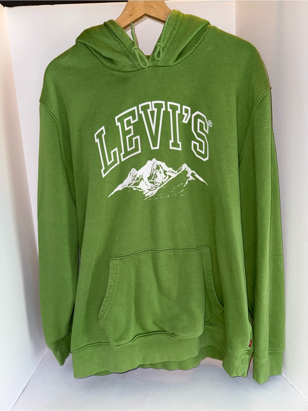 Levi's Green Pullover Hoodie with White Mountain Logo size Large